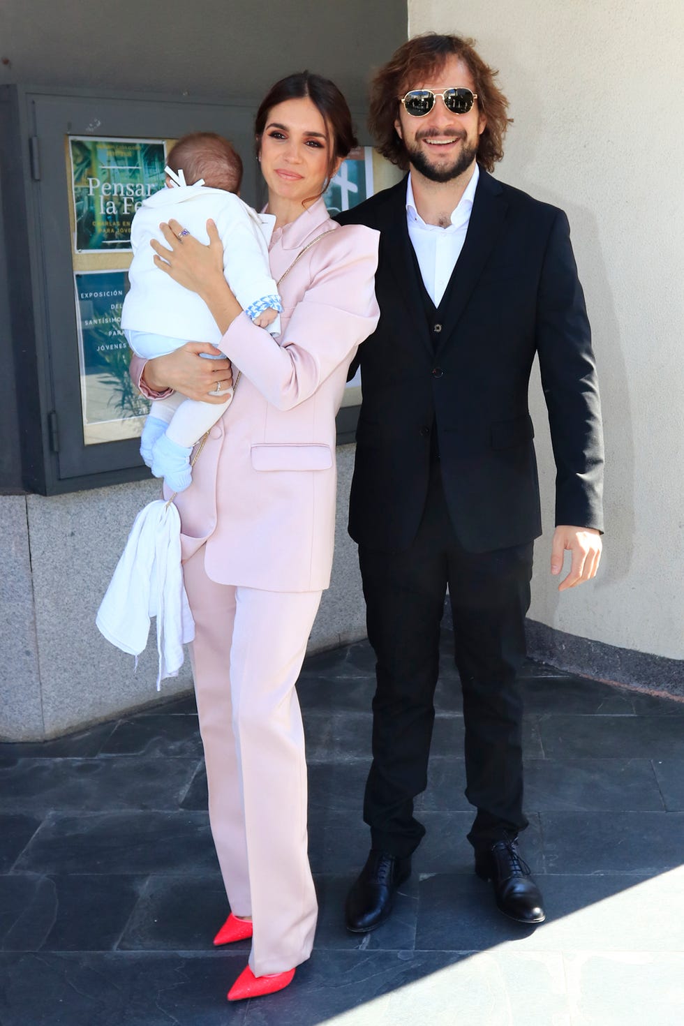 Suit, White, Clothing, Formal wear, Fashion, Tuxedo, Pantsuit, Eyewear, Fashion design, Leg, 