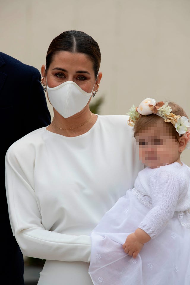elena tablada y javier ungría en el bautizo de su hija camila