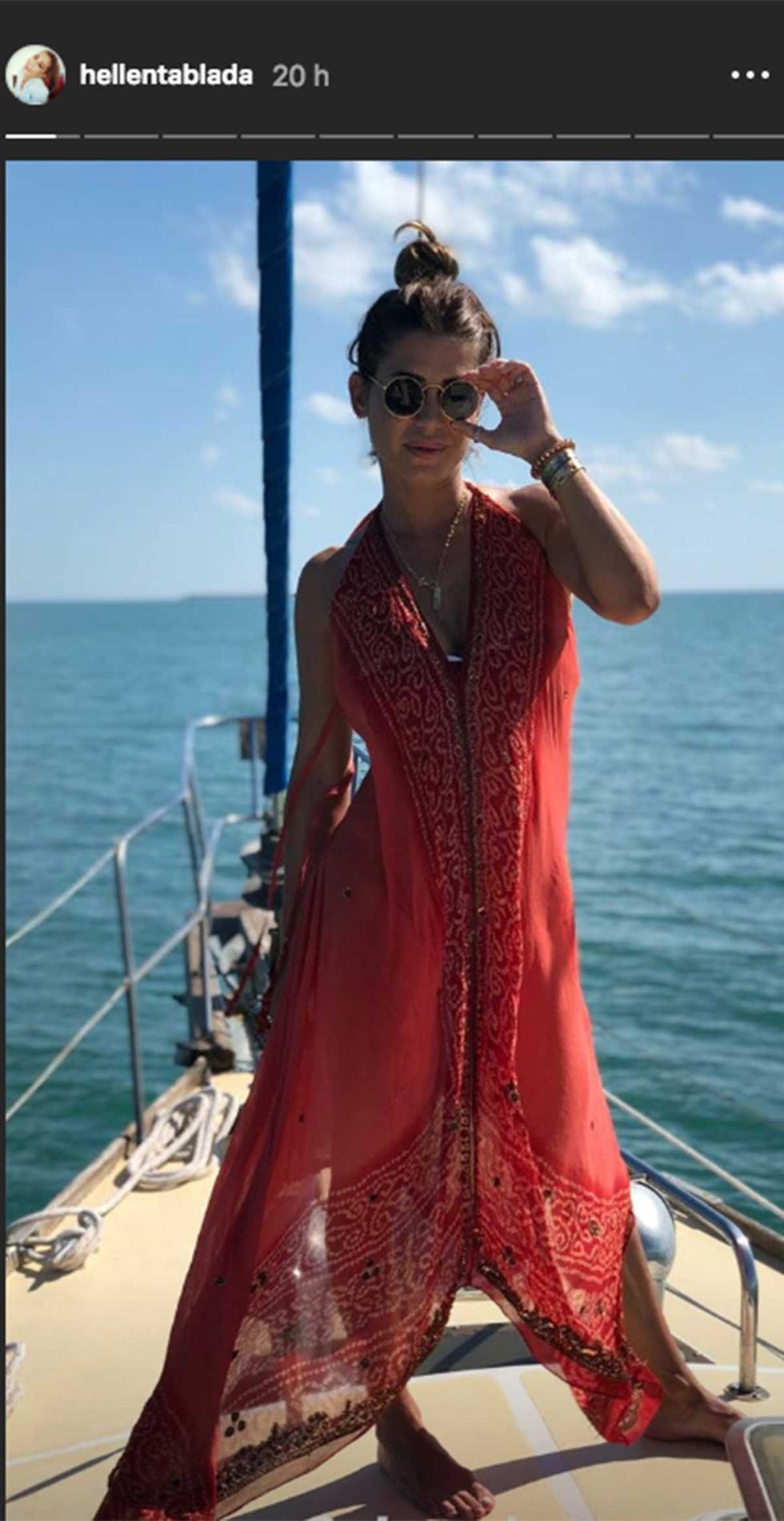 Elena Tablada en un barco en Cuba