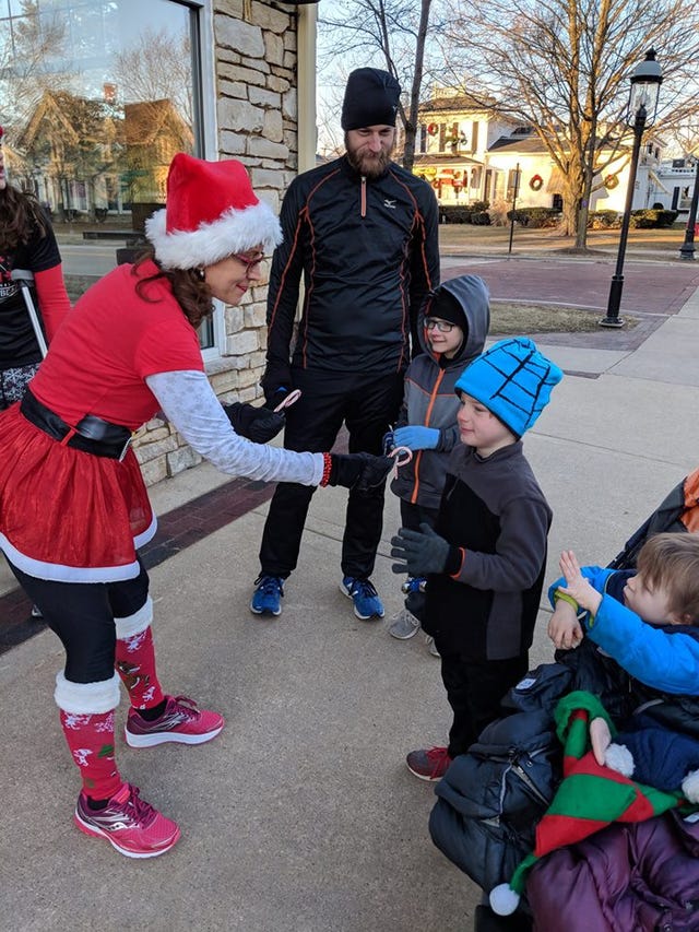 Costume, Cosplay, Footwear, Fun, Tree, Fictional character, Event, Recreation, Winter, Santa claus, 