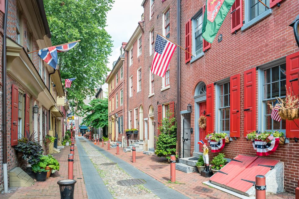elfreth's alley in old city district of philadelphia pennsylvania usa
