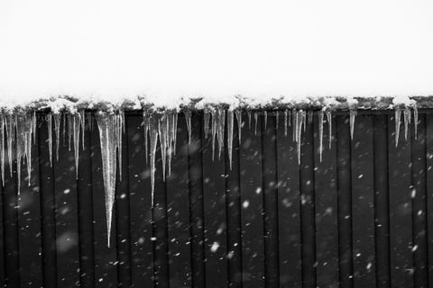 IJspegels hangen in de winter aan een rorbu vissershuisje in Hamny op de Lofoteneilanden Stian Klo Op de hele archipel zijn dit soort oude vissersnederzettingen te vinden