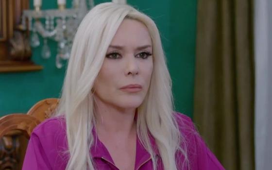 le advierte a elif que no se acerque a mahir