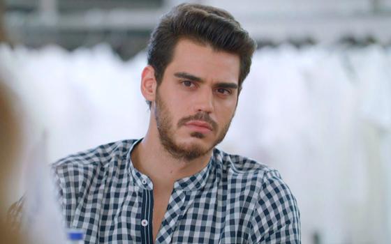 akin le pide matrimonio a birce y esta acepta la propuesta