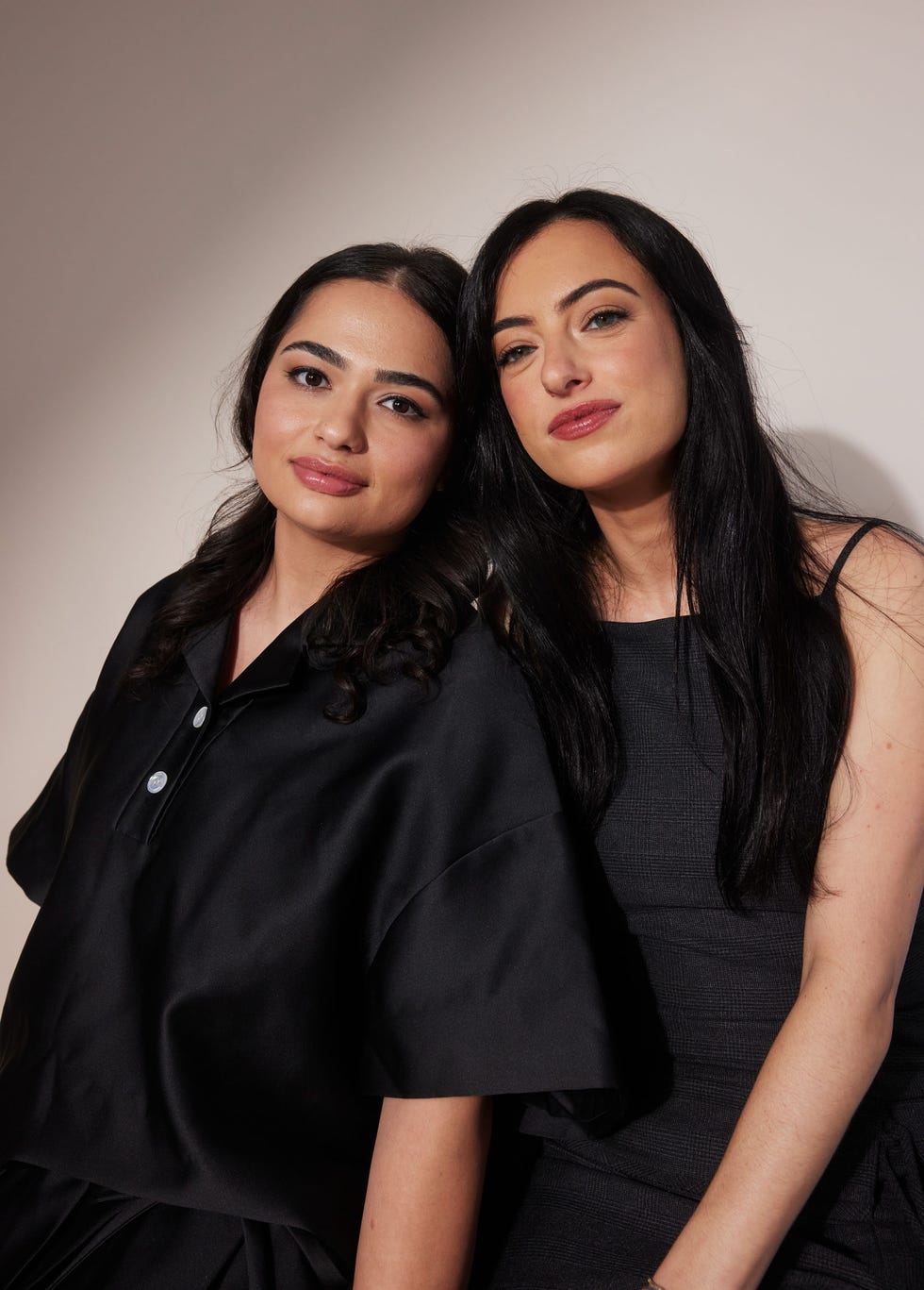 Austin, Teksas, 8 marca: Elisa Kalani i Cazzie David odwiedzają studio portretowe IMDb na festiwalu filmowym SXSW 2024, 8 marca 2024 r. w Austin w Teksasie. (zdjęcie: Corey Nickols/Getty Images dla IMDb)