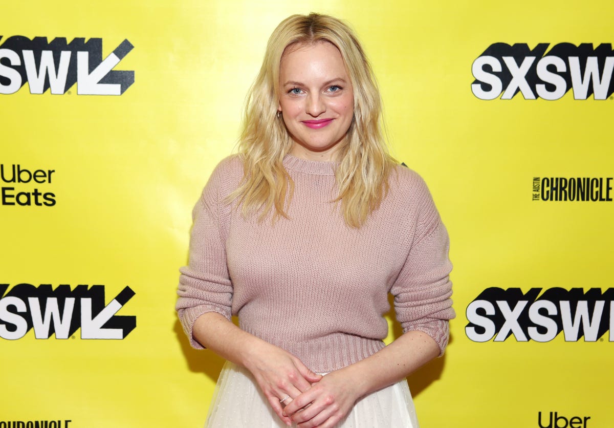 Elisabeth Moss Compara El Cuento De La Criada Y La América De Trump The Handmaids Tale 9696