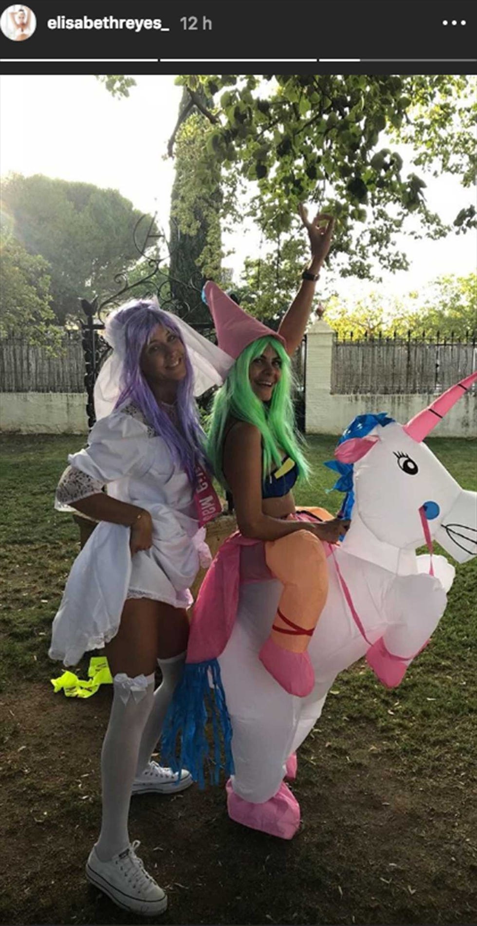 María José Suárez celebra su despedida de soltera con su amiga, Elisabeth Reyes