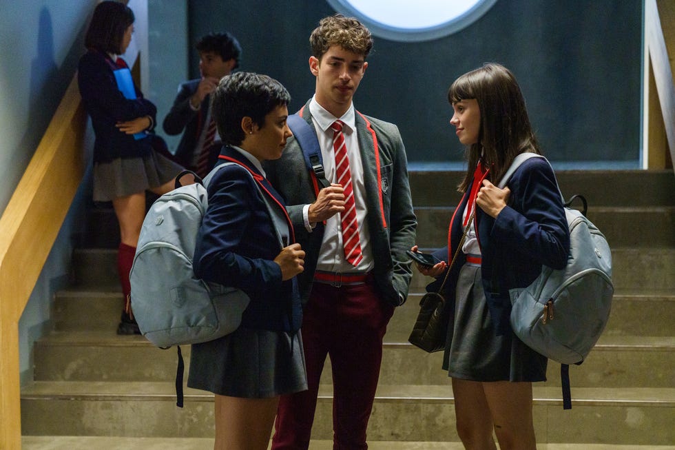 elite l to r carla dÍaz as ari, manu rÍos as patrick, martina cariddi as mencÍa in episode 08 of Élite cr matÍas urisnetflix © 2021