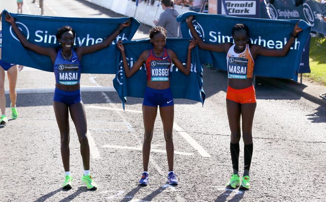 Brigid Kosgei, Mo Farah y Dani Mateo en la Great North Run