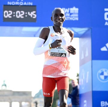 Eliud Kipchoge: "No pienso en el récord, ahora mi objetivo son los Juegos Olímpicos de París 2024" El atleta keniano Eliud Kipchoge ya está pensando en el que será su próximo objetivo más cercano y confiesa que podríamos verlo competir en ultramaratones