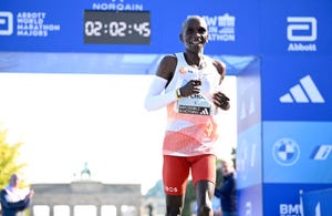 eliud kipchoge gana el maratón de berlín 2023