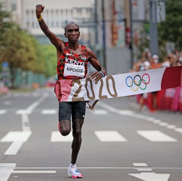 Los planes de Eliud Kipchoge para hacer ultrafondo El atleta keniano Eliud Kipchoge ha confesado que cuando se retire del maratón y le gustaría correr más allá de los 42 kilómetros.
