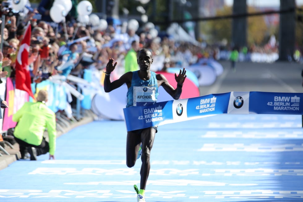 eliud kipchoge passes through the target range at the 42nd