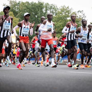 2023 bmw berlin marathon eliud kipchoge op carbonplaat hardloopschoenen met carbon