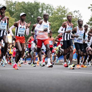 2023 bmw berlin marathon eliud kipchoge op carbonplaat hardloopschoenen met carbon