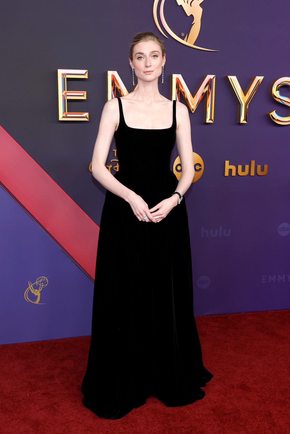 Elizabeth Debicki from “The Crown” imitated Princess Diana on the Emmys red carpet