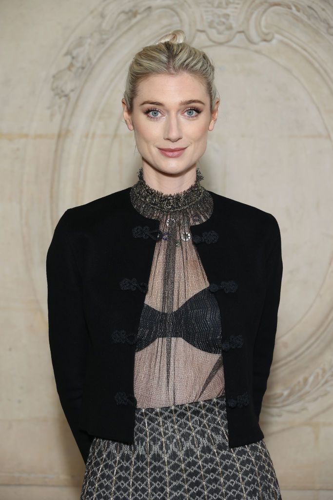 Elizabeth Debicki Has Strong Abs In A Bra Top In New Photos