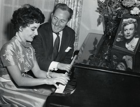 michael wilding and liz taylor play piano
