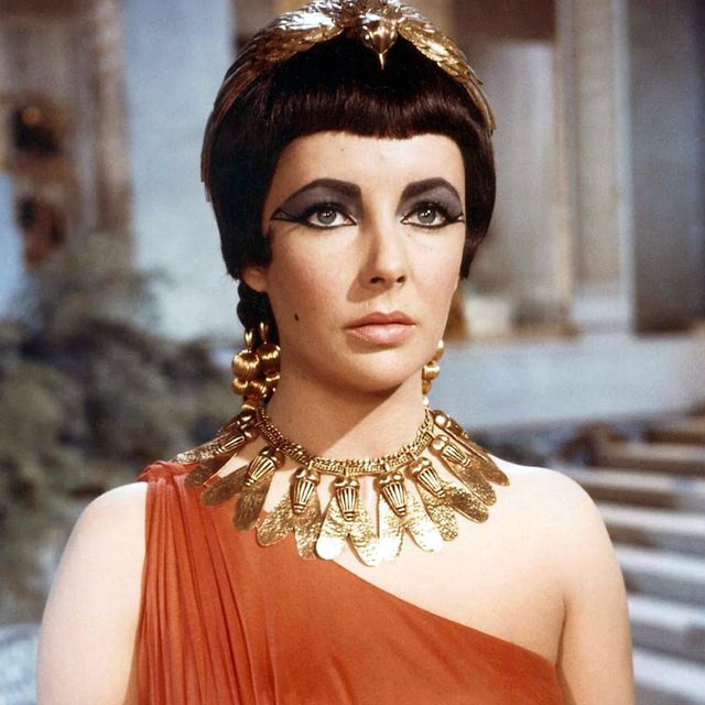 elizabeth taylor as cleopatra in the 1963 epic drama film