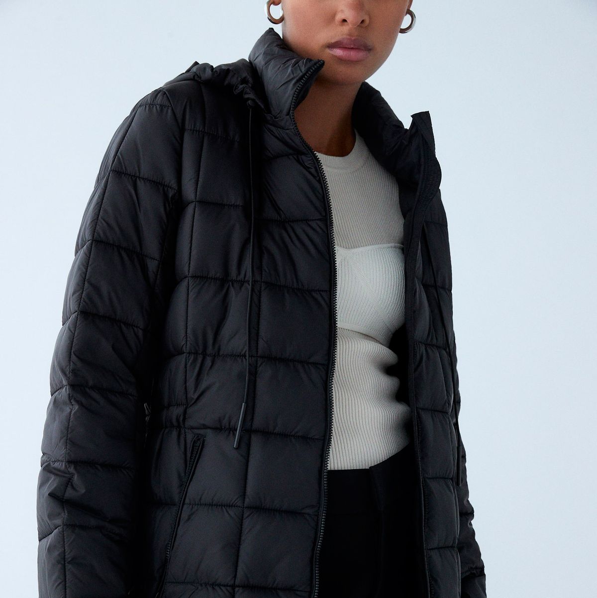 El abrigo plumífero sostenible Zara arrasa en ventas