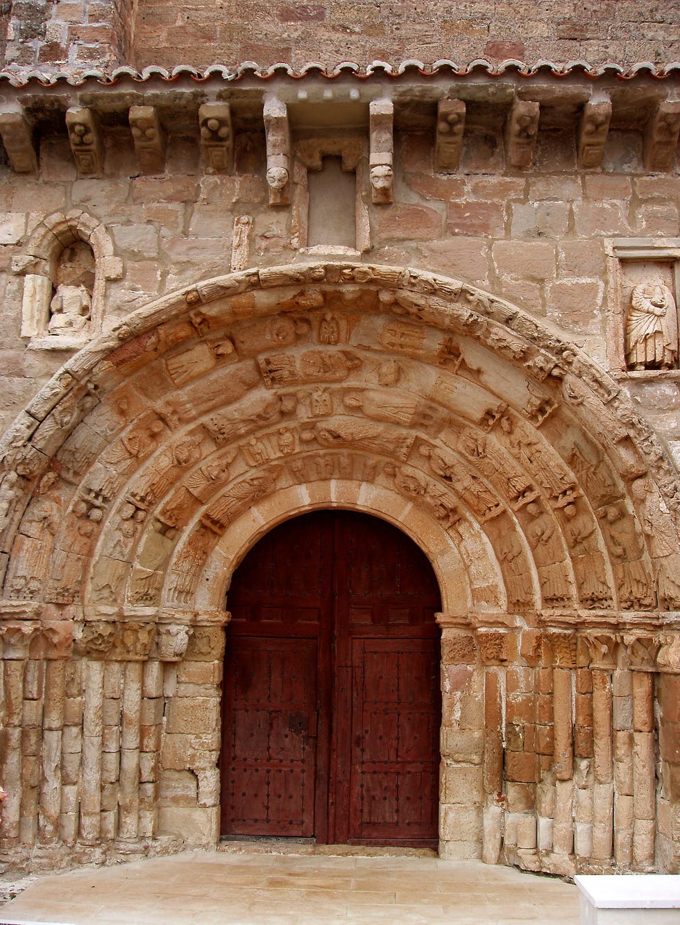 pueblos bonitos guadalajara atienza iglesia santa maria