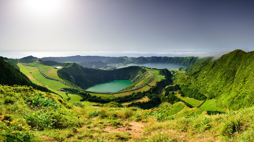 Paisaje panorámico de las lagunas de Sao Miguel, Azores, elle.es