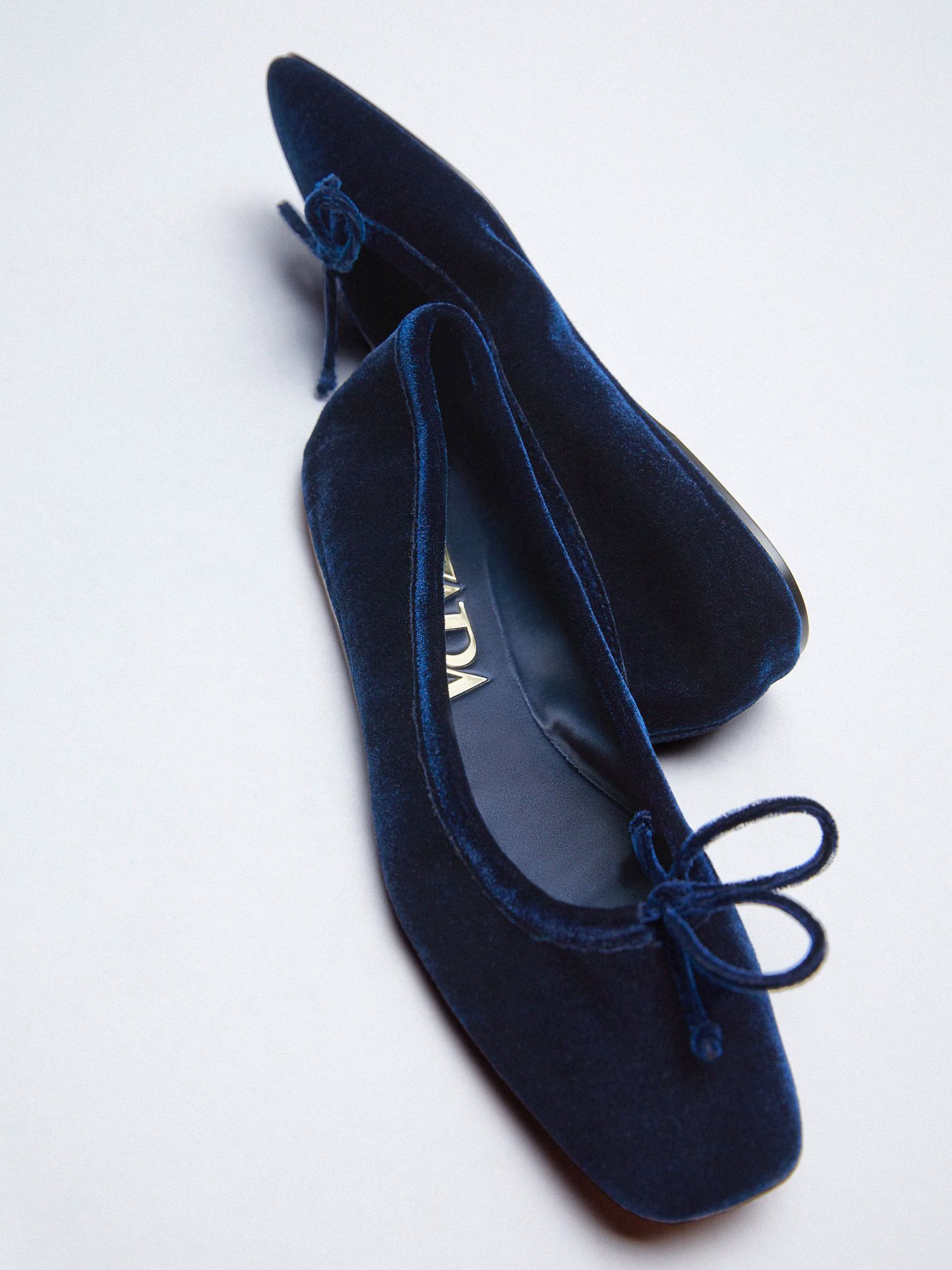 Marcar Kent Corroer Terciopelo azul: así son los zapatos de Zara para esta Nochevieja