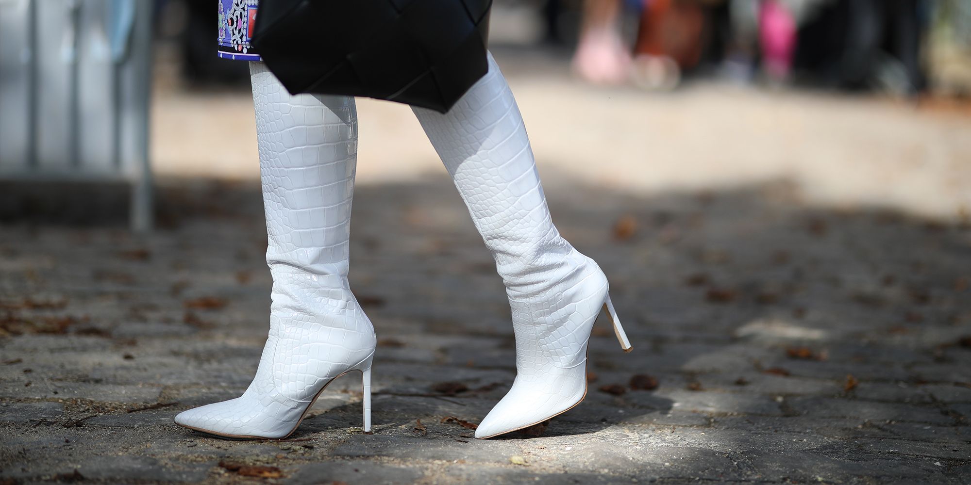 Gigi Hadid presume de sus zapatillas Louis Vuitton x Nike