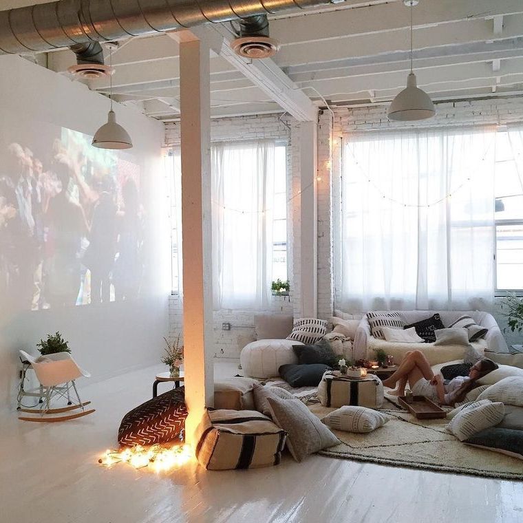 Qué es mejor proyector o TV para un cine en casa?