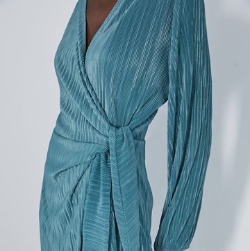Blue, Sleeve, Textile, Wrap, Fashion, Azure, Electric blue, Aqua, Teal, Fashion design, 