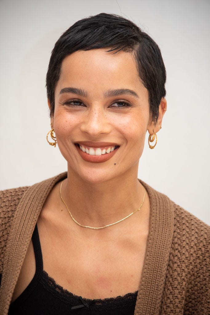 los mejores cortes de pelo para mujeres con cara redonda pixie zoe kravitz