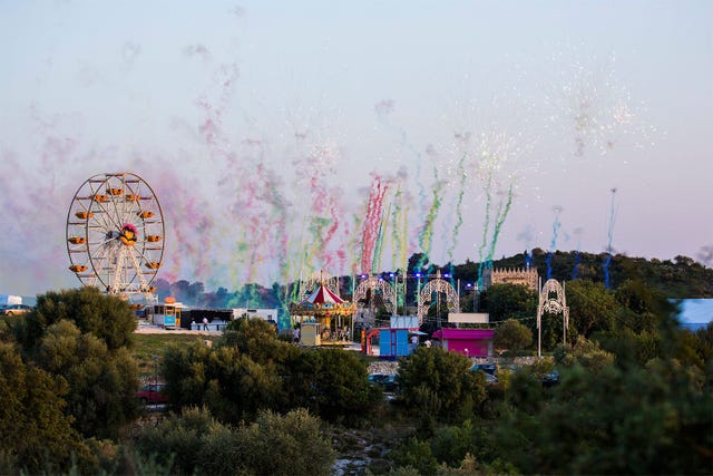 Ferris wheel, Sky, Tourist attraction, Landmark, Amusement park, Amusement ride, Fun, Tree, Fair, Urban area, 