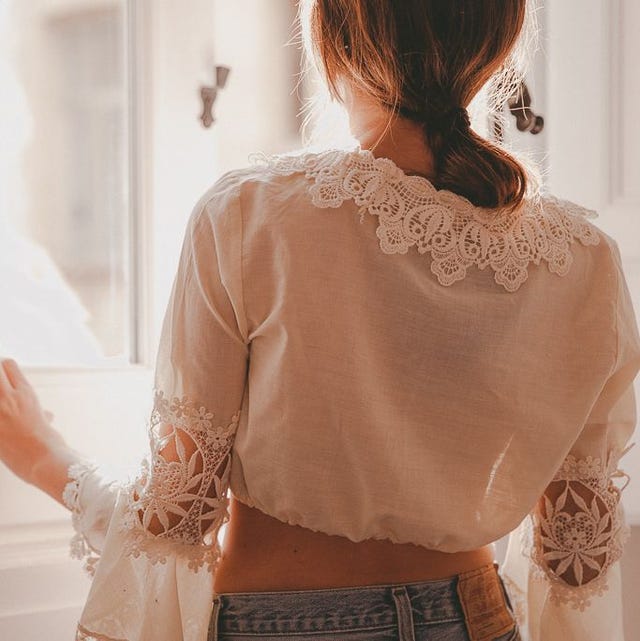 dónde comprar ropa vintage, blusa romántica con bordados vintage