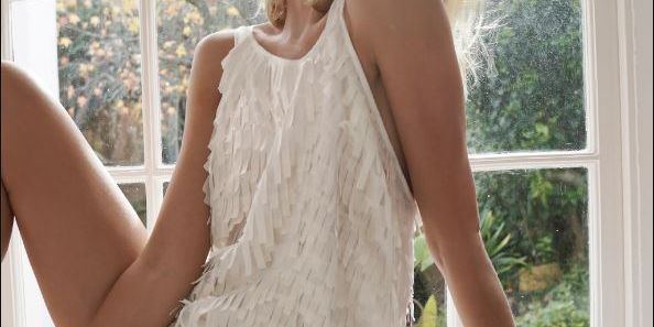 Apoyarse pesadilla depositar El vestido blanco de flecos Zara de Marta Ortega: nueva versión