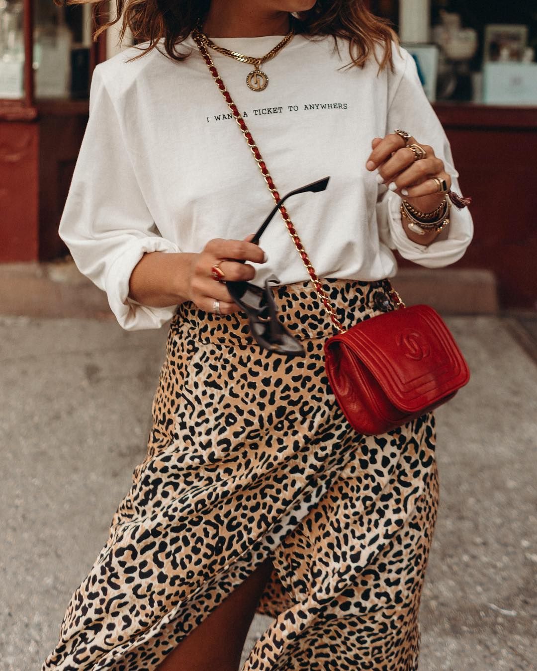 Esta la falda midi de leopardo de que Instagram