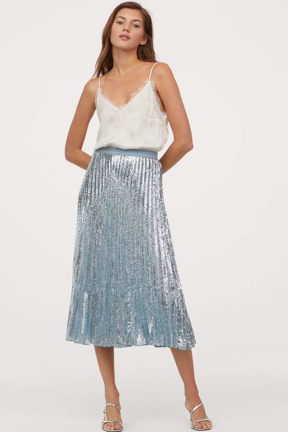 La increíble falda plisada de lentejuelas de H&M es estilo