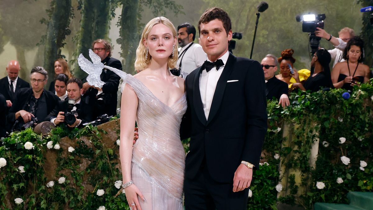 preview for Elle Fanning's best red-carpet fashion moments