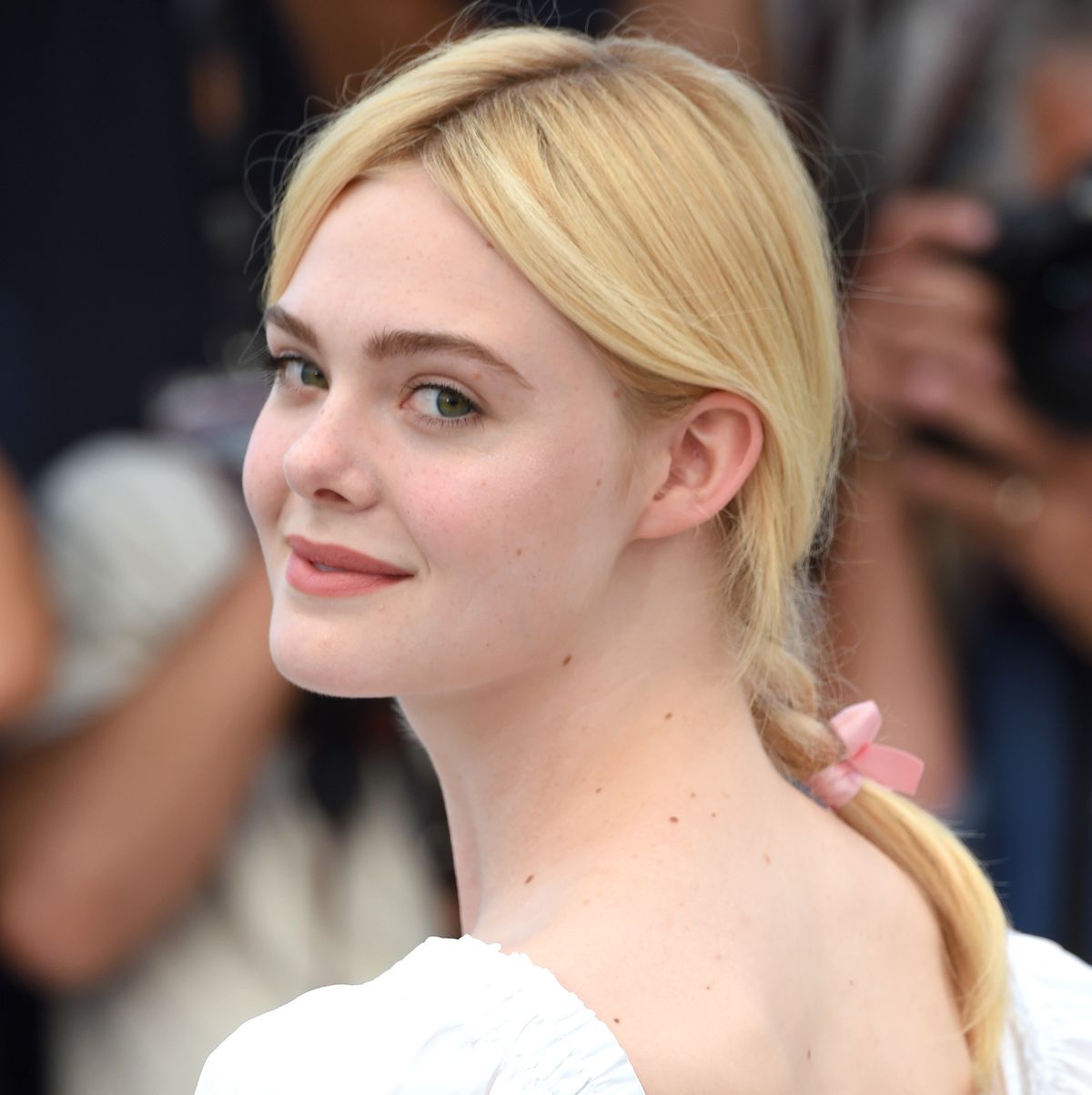 elle-fanning-attends-the-the-beguiled-photocall-during-the-news-photo-1682540927.jpg