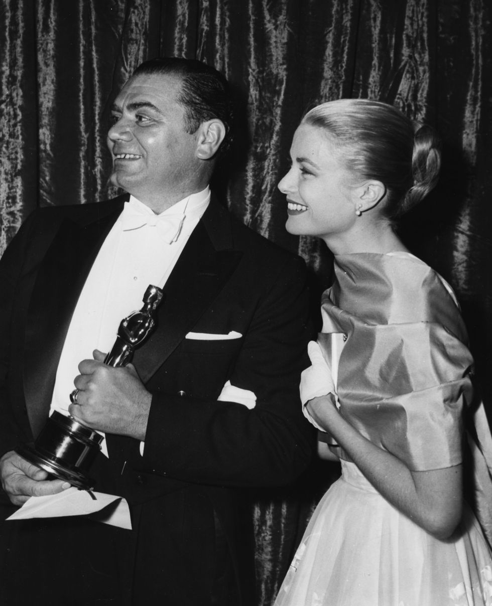 actor ernest borgnine holding his best actor oscar for the film marty, with presenter grace kelly, at the 28th academy awards, los angeles, march 21st 1956 photo by archive photosgetty images