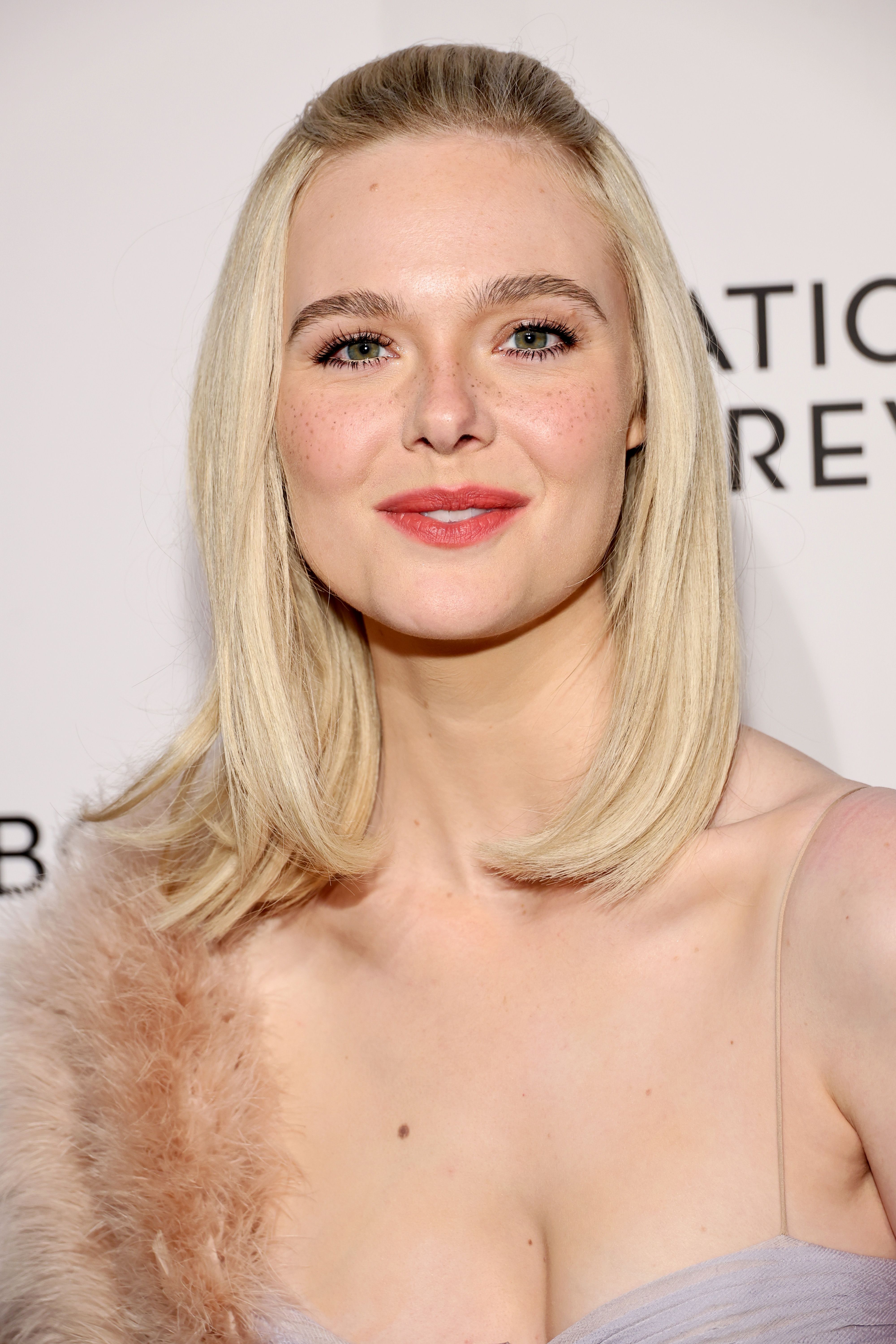 elle-fanning-mid-length-