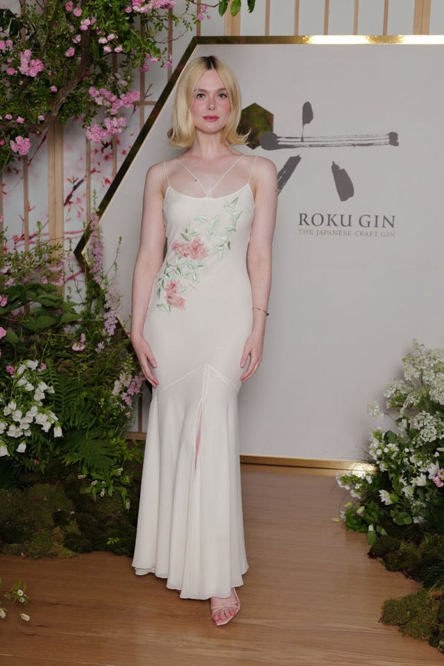 Elle Fanning Nude Porn - Elle Fanning rocks the boho trend with nude maxi dress