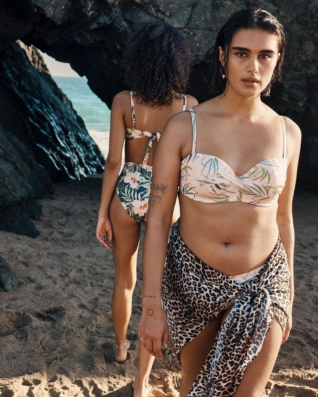 Sí misma pecado Antagonismo La foto de Instagram de una modelo en bikini viral de H&M y su explicación