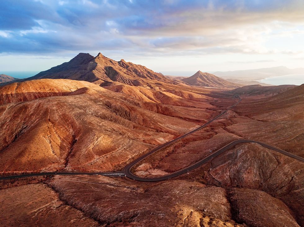 Puesta de sol sobre un paisaje de Fuerteventura, islas Canarias, elle.es
