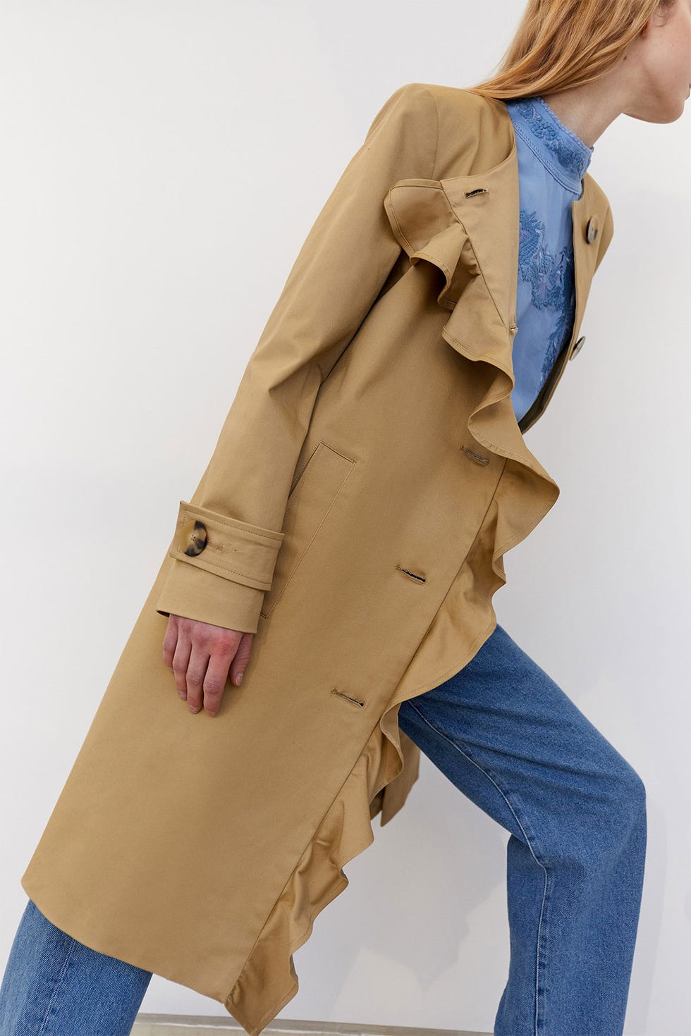 Clothing, Trench coat, Coat, Outerwear, Khaki, Beige, Sleeve, Jacket, Fashion, Jeans, 