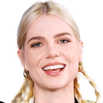 lucy boynton smiling for it's a mood