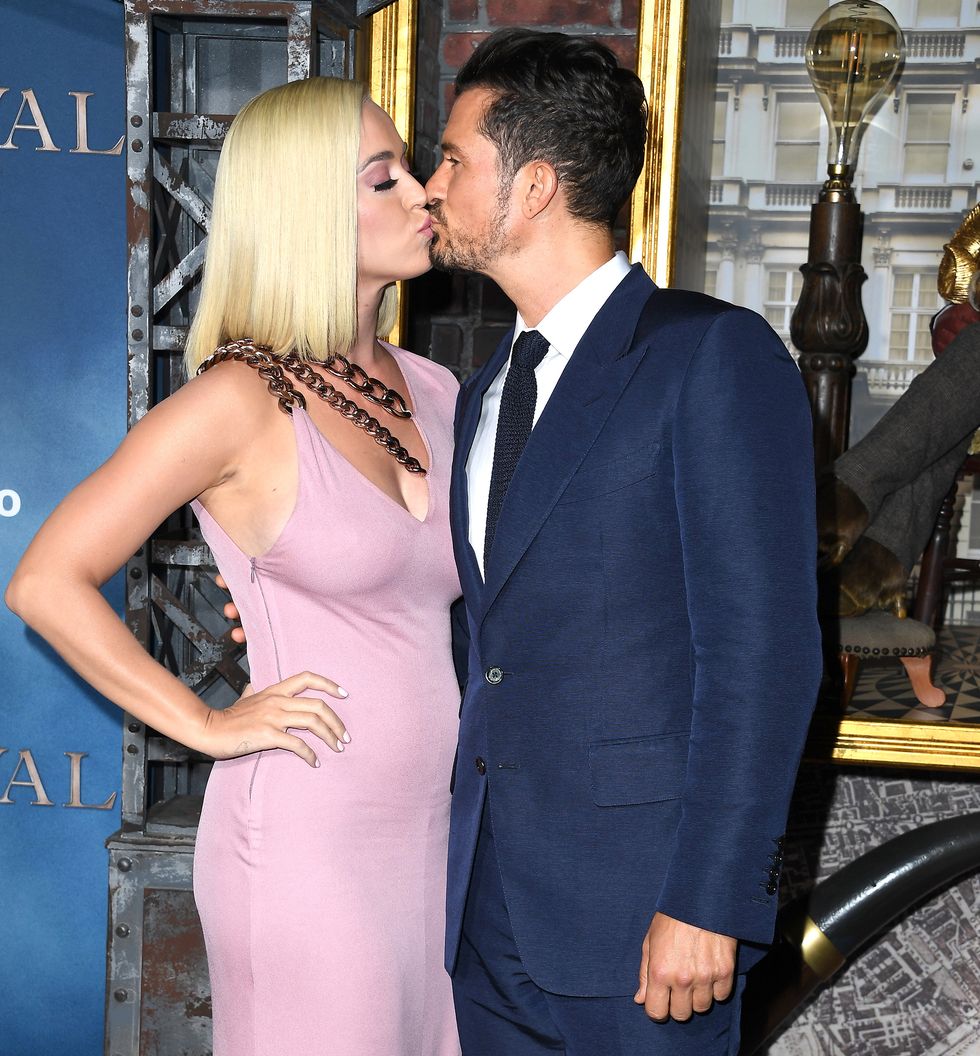 Katy Perry y Orlando Bloom besándose