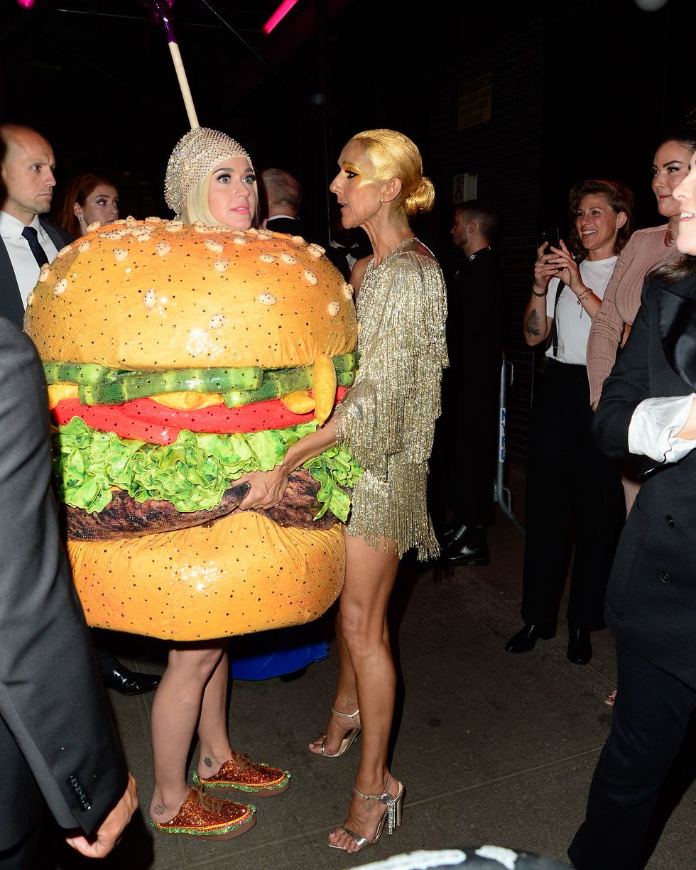 Katy Perry, vestida de hamburguesa, tras la Gala MET 2019