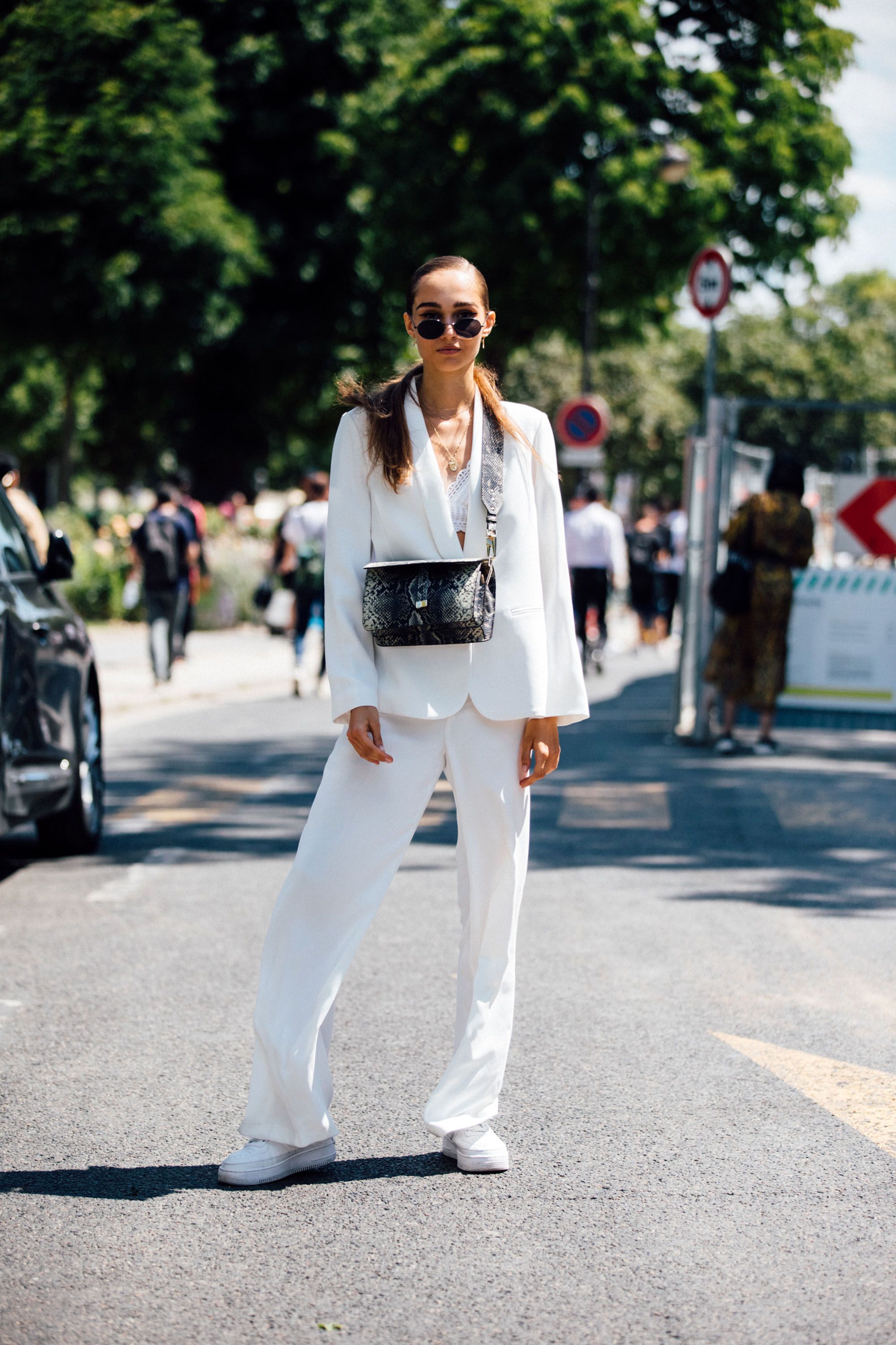 Zapatillas blancas looks para combinarlas