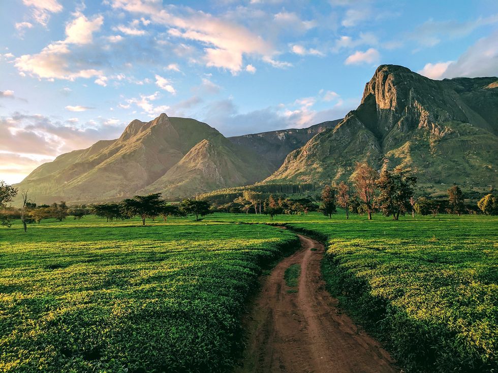 Vista del campo y las montañas de Malaui elle