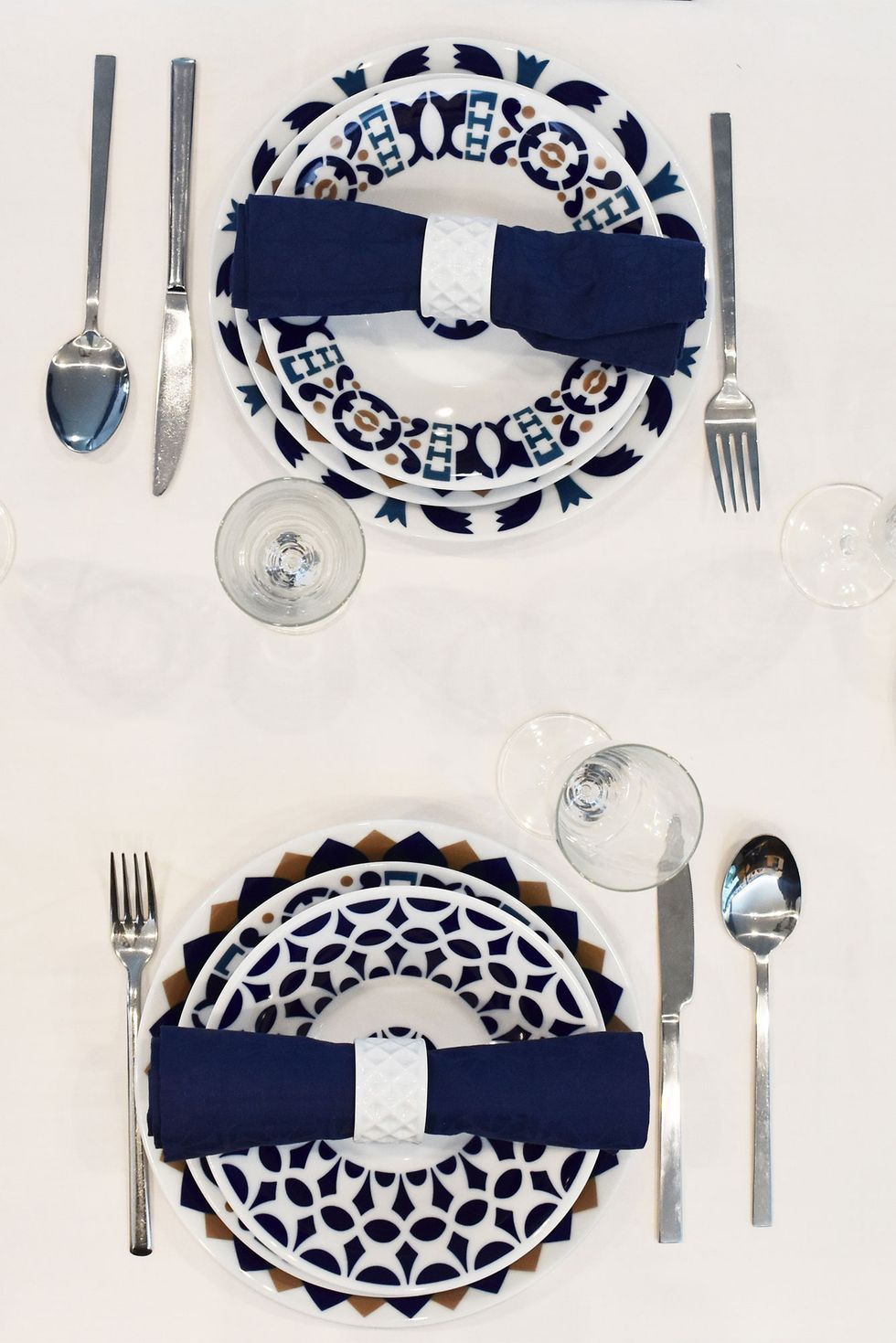 White, Blue, Room, Tableware, Black-and-white, Cutlery, Pattern, Fork, Fashion accessory, Style, 